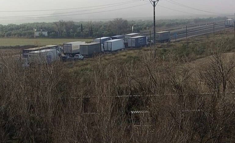 Muere el menor herido en el accidente de la A-4 en el que fallecieron su padre y su hermano cuando iban a ver el Atlético-Sevilla