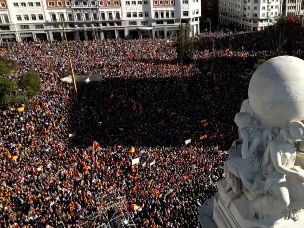 El PP reúne a decenas de miles de personas en Madrid contra la amnistía y acusa a Sánchez de «pactar con el crimen»