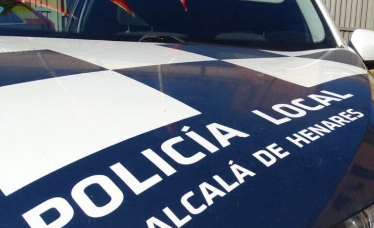Pintan un grafiti descolgándose con cuerdas en una fachada de Alcalá de Henares: la Policía investiga