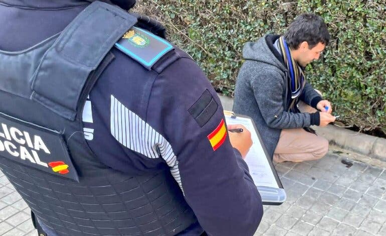 Primeras multas en Alcalá de Henares por el ADN canino: 75 sanciones por no recoger las heces o no censar al animal 