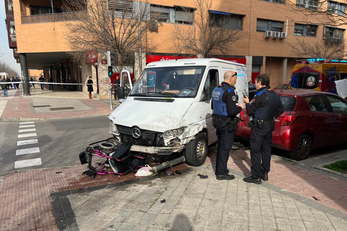 Un conductor sufre un mareo y atropella a dos mujeres, una en silla de ruedas, en San Blas