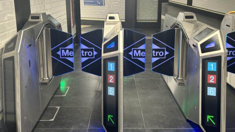Dos nuevas estaciones del Metro de Madrid estrenan tornos inteligentes