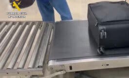 La Guardia Civil interviene en Barajas más de 325 kilos de hoja de coca 