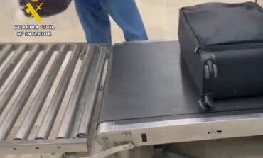 La Guardia Civil interviene en Barajas más de 325 kilos de hoja de coca 