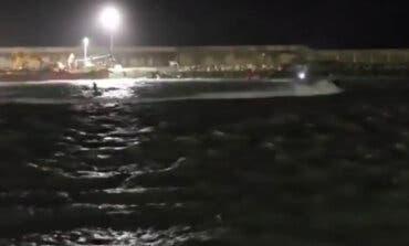Mueren dos guardias civiles tras ser arrollados por una narcolancha en Cádiz