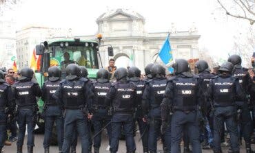 La gran tractorada colapsa Madrid: 500 tractores, 4.000 manifestantes, 10 heridos y dos detenidos en una jornada «histórica» para el campo
