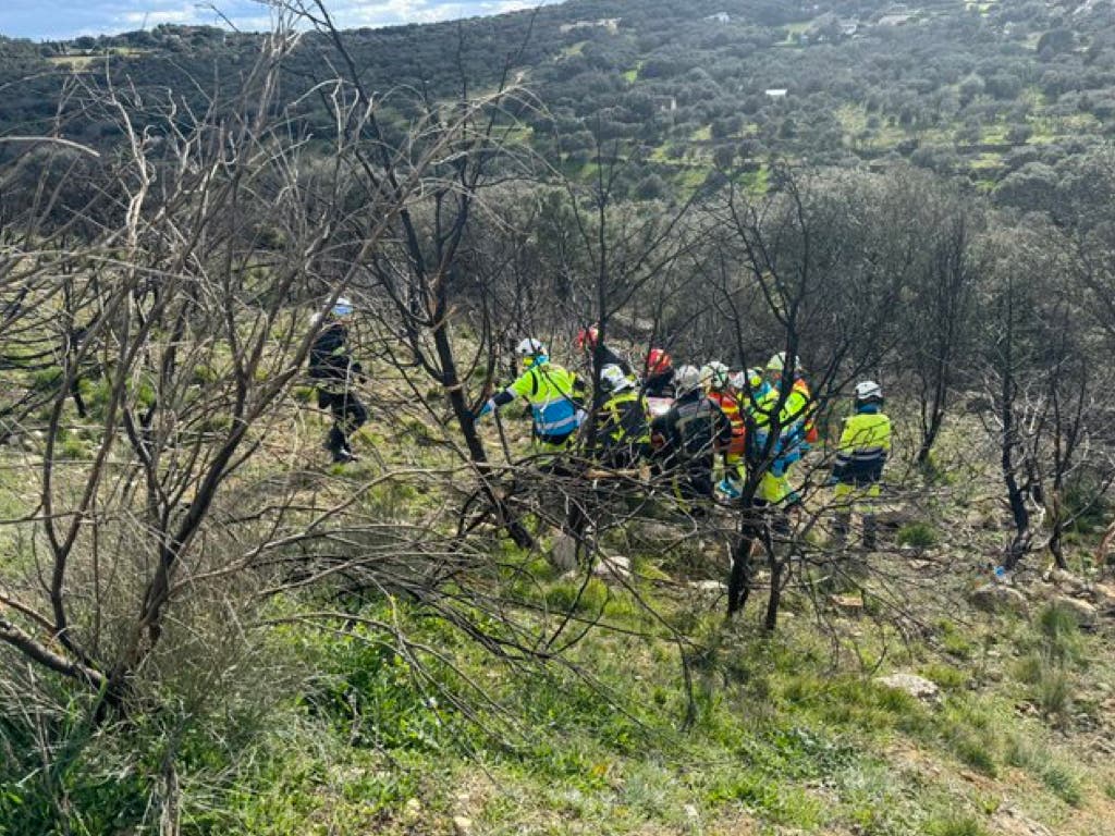 Heridos graves dos motoristas tras caer por un talud en la M-129, a la altura de El Vellón