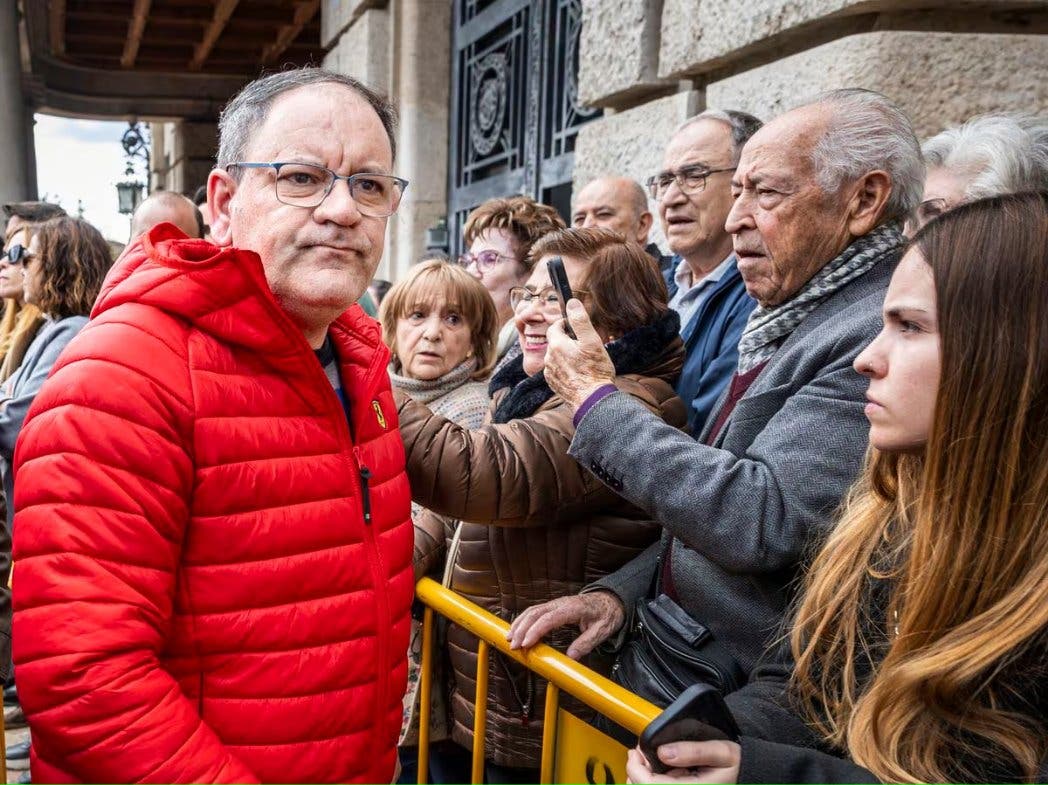 Julián, el conserje «héroe» del incendio de Valencia, propuesto por la Policía para el Premio Valores Humanos