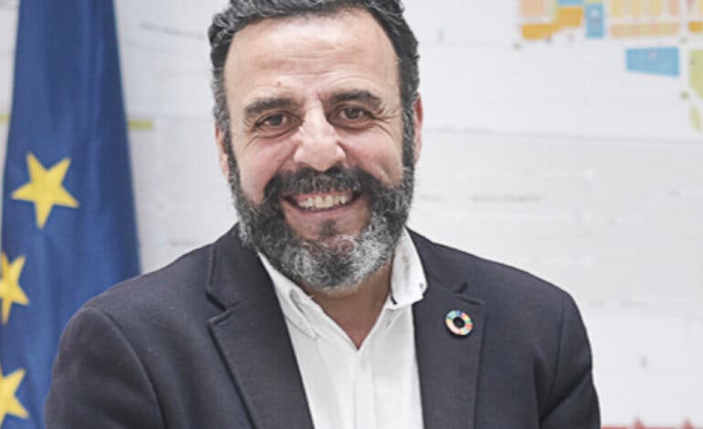 Dimite el alcalde socialista de Azuqueca de Henares para ser directivo de Renfe 