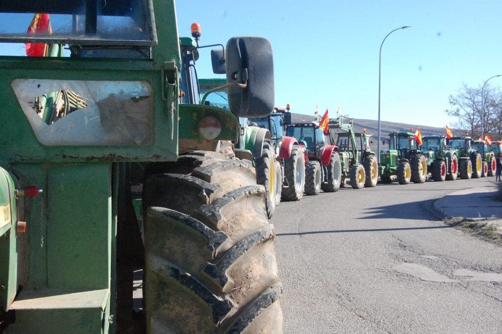 Cinco columnas de tractores llegarán a Madrid este martes y miércoles: calles y carreteras afectadas 