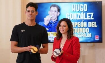 Ayuso recibe al nadador de Rivas Hugo González tras proclamarse campeón del mundo: «Ejemplo de humildad, talento, disciplina y sacrificio»