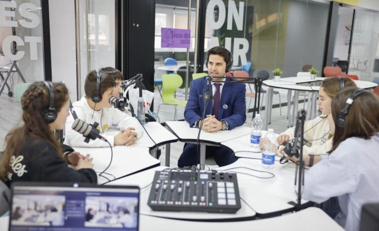 La Comunidad de Madrid comienza a implantar una red de radios escolares en 120 colegios e institutos