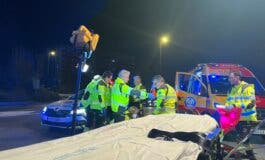 Un motorista se fractura los tobillos al colisionar con un coche en la M-30