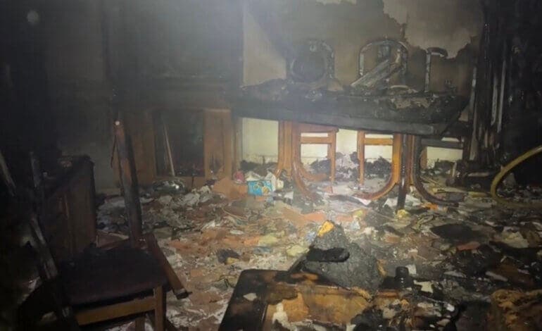 Detenido en Corpa el joven que incendió su casa en Alcalá de Henares con su familia dentro