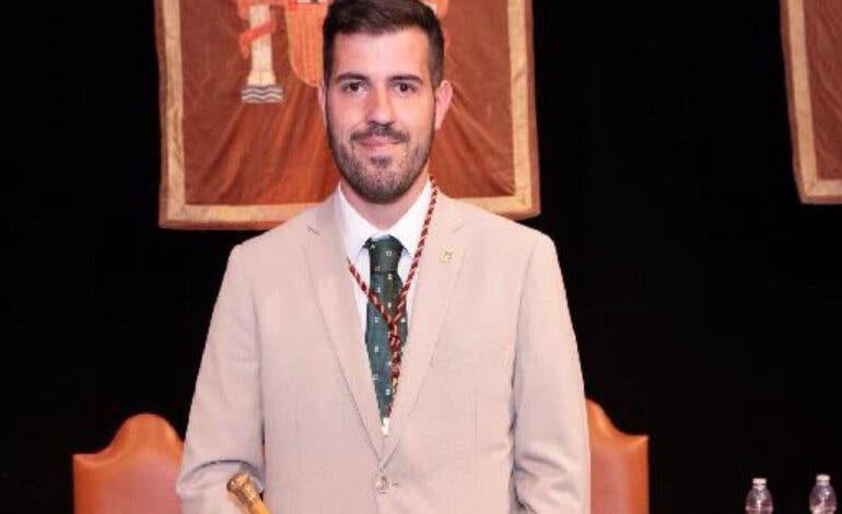 Dimite el alcalde de Fontanar que insultó duramente a una trabajadora municipal: «Eres la vergüenza de tu familia»