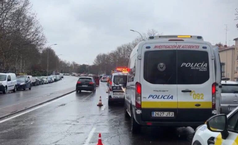 Herido grave un hombre tras ser atropellado, salir despedido e impactar de cabeza contra otro coche en Madrid 