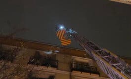 Un incendio obliga a desalojar un edificio de viviendas en el centro de Madrid 