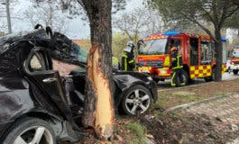 Herido grave un hombre tras impactar su coche violentamente contra un árbol en Tres Cantos