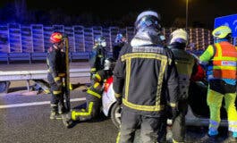 Tres heridos en una colisión entre dos coches y un camión en la M-50