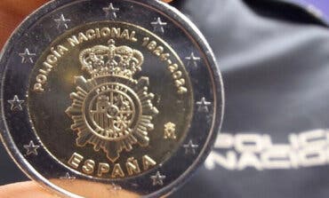 Entra en circulación la nueva moneda de dos euros conmemorativa del 200 aniversario de la Policía Nacional