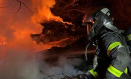 Un incendio arrasa de madrugada 600 metros cuadrados de enseres y chatarra en una zona de infraviviendas de Arroyomolinos