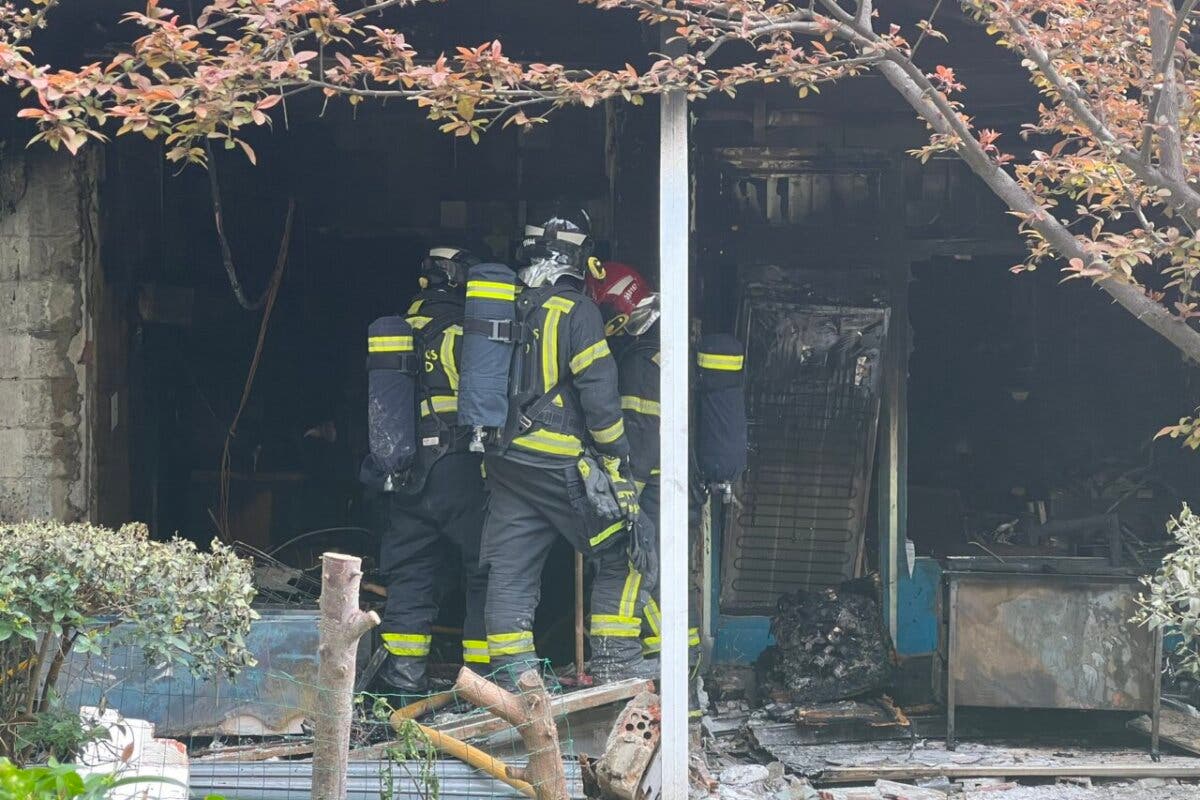 Dos heridos en un incendio y explosión en un local de La Elipa