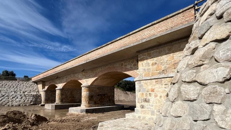 Reabre un puente del siglo XIX dañado por la DANA de septiembre en la M-530