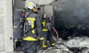 La Policía investiga el incendio en un taller de Alcalá de Henares en el que ardieron varios coches 