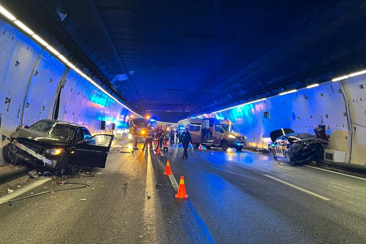 Dos heridos en un aparatoso accidente entre un coche y un VTC en el túnel de la M-30