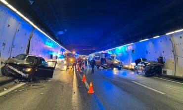 Dos heridos en un aparatoso accidente entre un coche y un VTC en el túnel de la M-30