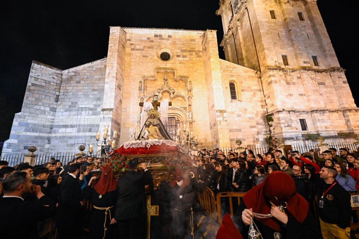 La Semana Santa de Alcalá encara su ecuador con las multitudinarias procesiones de Miércoles y Jueves Santo