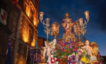 La procesión de Jesús de Medinaceli tiñó de morado nazareno las calles de Alcalá