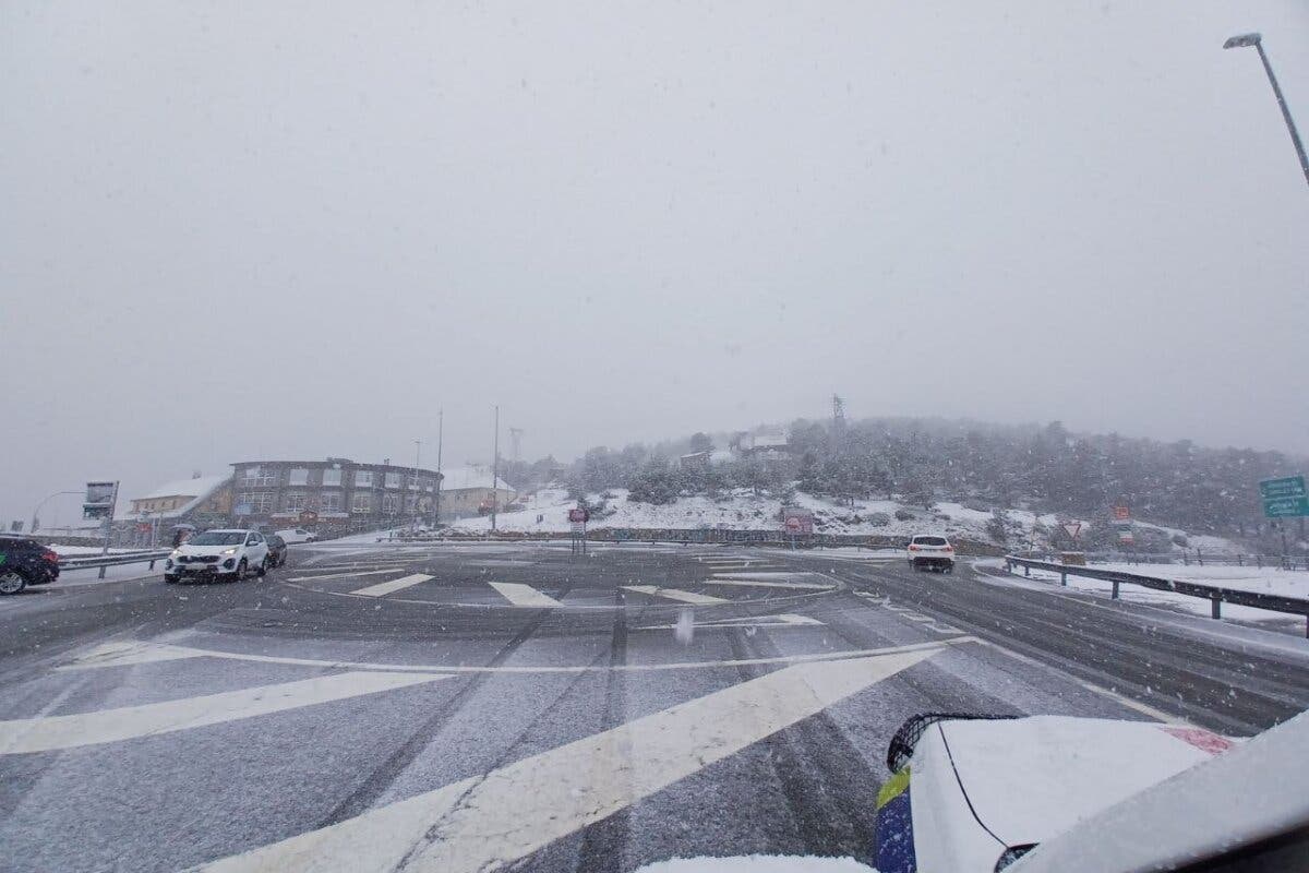 Este domingo seguirá nevando en la Sierra de Madrid