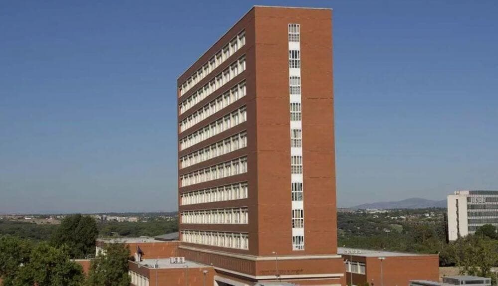 Muere una estudiante de la Complutense de Madrid tras lanzarse por una ventana de su facultad 