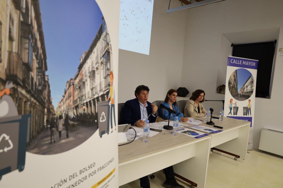 Alcalá de Henares eliminará las bolsas de basura junto a soportales y fachadas en la calle Mayor 