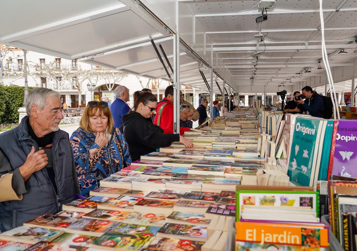Arranca el Mes de las Letras en Torrejón con la Feria del Libro de Ocasión y títeres en la Plaza Mayor 