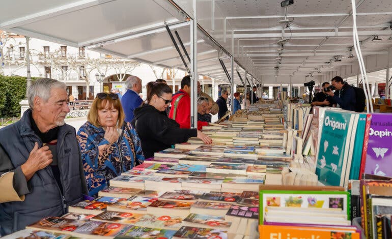 Arranca el Mes de las Letras en Torrejón con la Feria del Libro de Ocasión y títeres en la Plaza Mayor 
