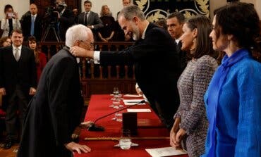 Los Reyes entregan el Premio Cervantes en Alcalá de Henares con Sánchez abucheado a su llegada 
