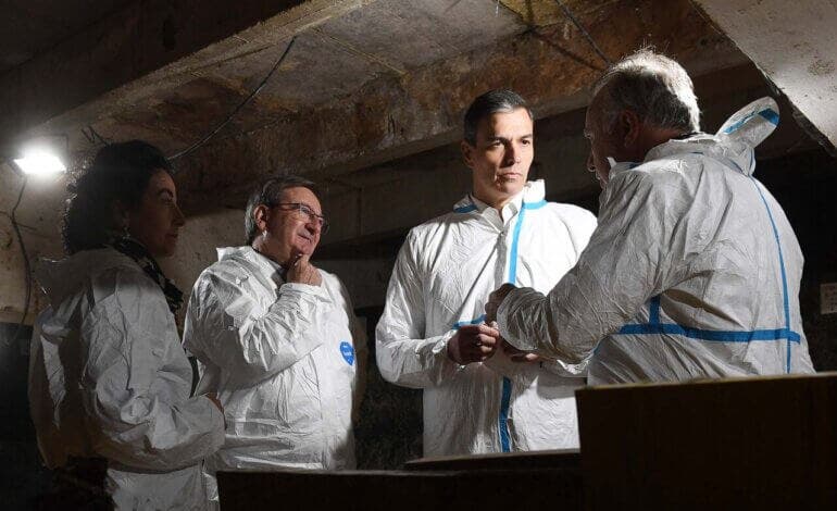 Sánchez visita por sorpresa las exhumaciones del Valle de los Caídos