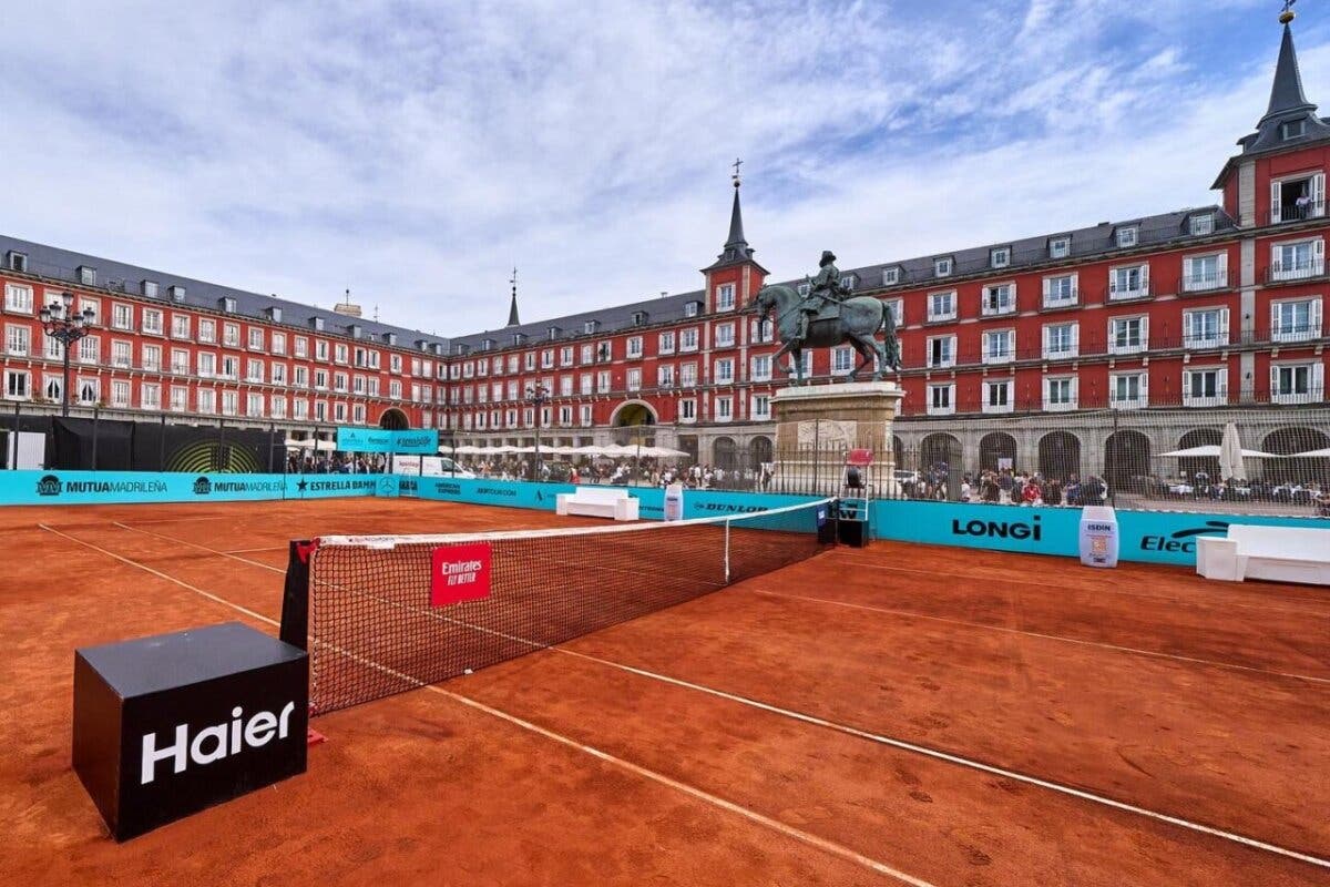 La Plaza Mayor de Madrid alberga una pista de tenis hasta el 26 de abril