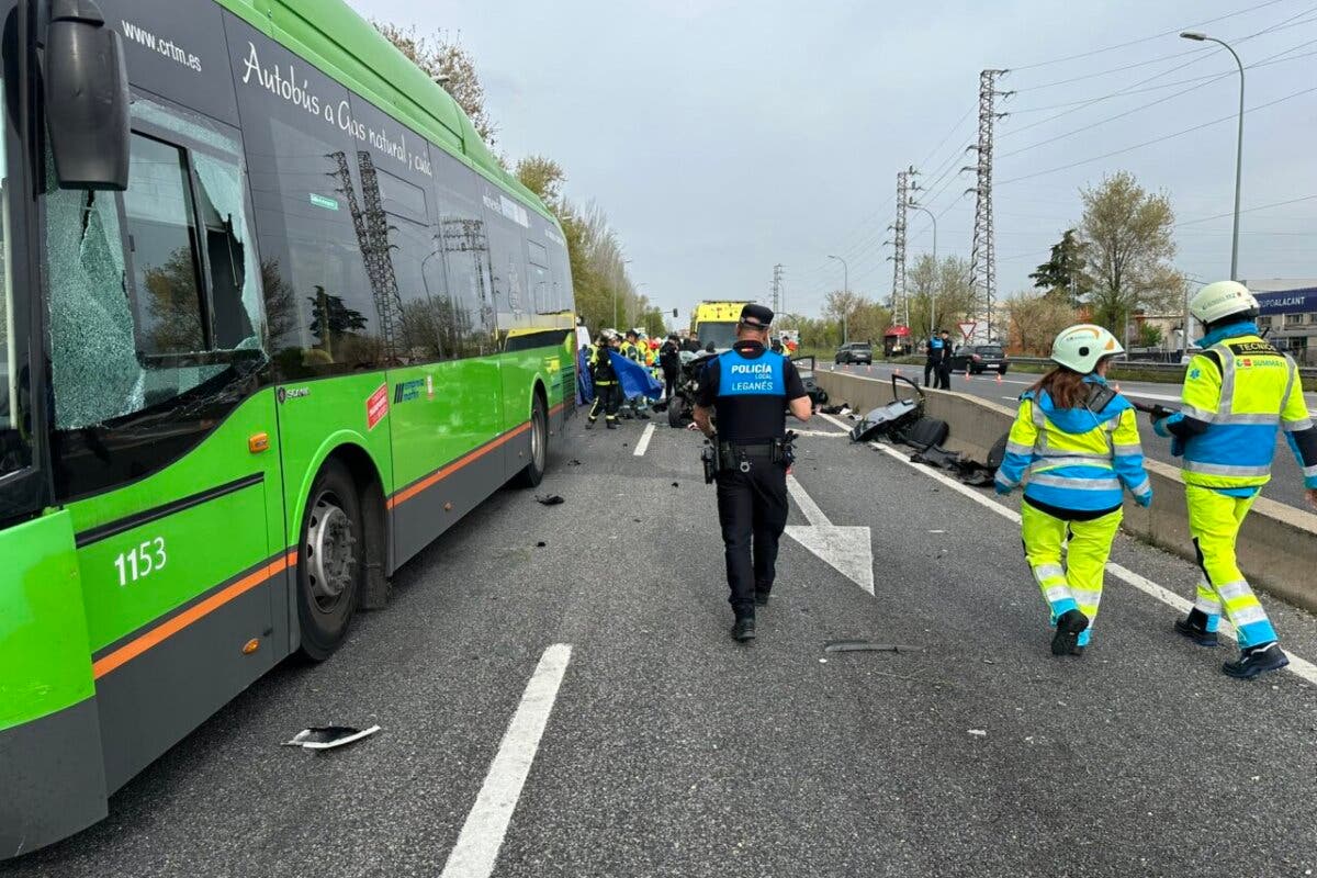 Mueren tres jóvenes en un accidente de tráfico tras saltarse un semáforo en Leganés