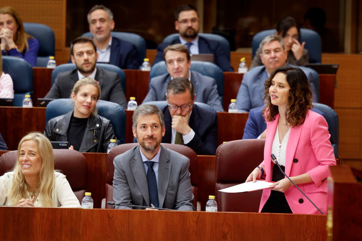 Ayuso deja en evidencia a la izquierda por el contrato de Broncano: «Se podría pagar el sueldo a 400 médicos»