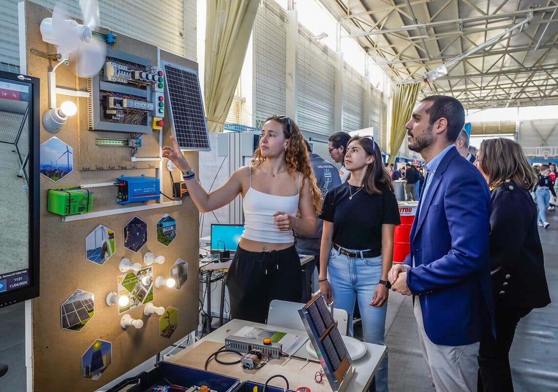 Gran éxito de la IV Feria de las Profesiones del Henares celebrada en Torrejón