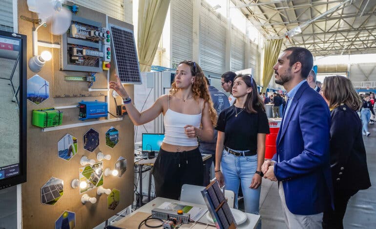 Gran éxito de la IV Feria de las Profesiones del Henares celebrada en Torrejón