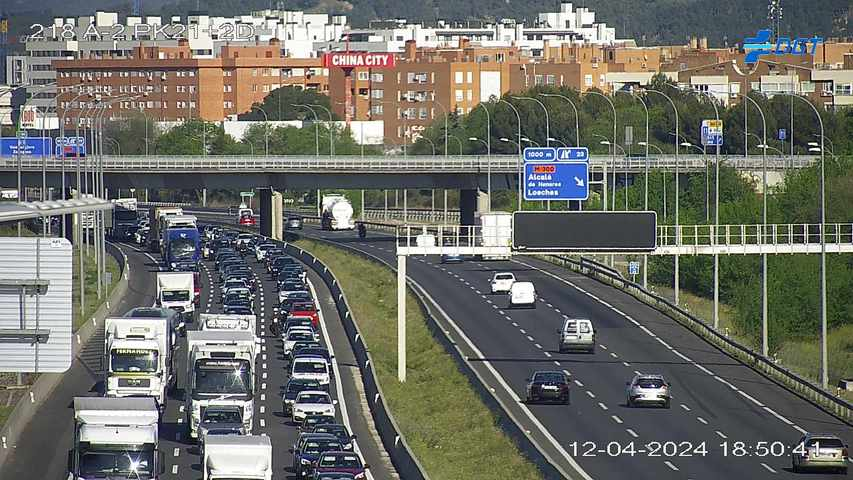 Diez personas atendidas y cinco vehículos implicados en un accidente en la A-2, en San Fernando de Henares