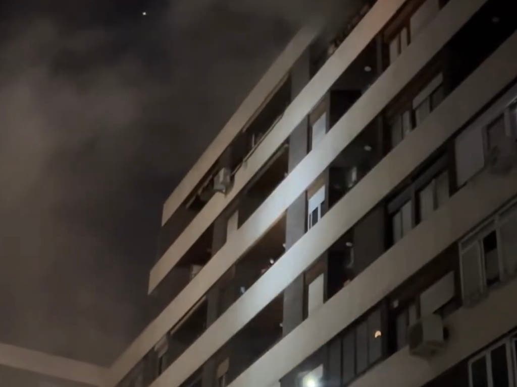 Un incendio en un edificio de ocho plantas en Madrid deja cinco heridos leves