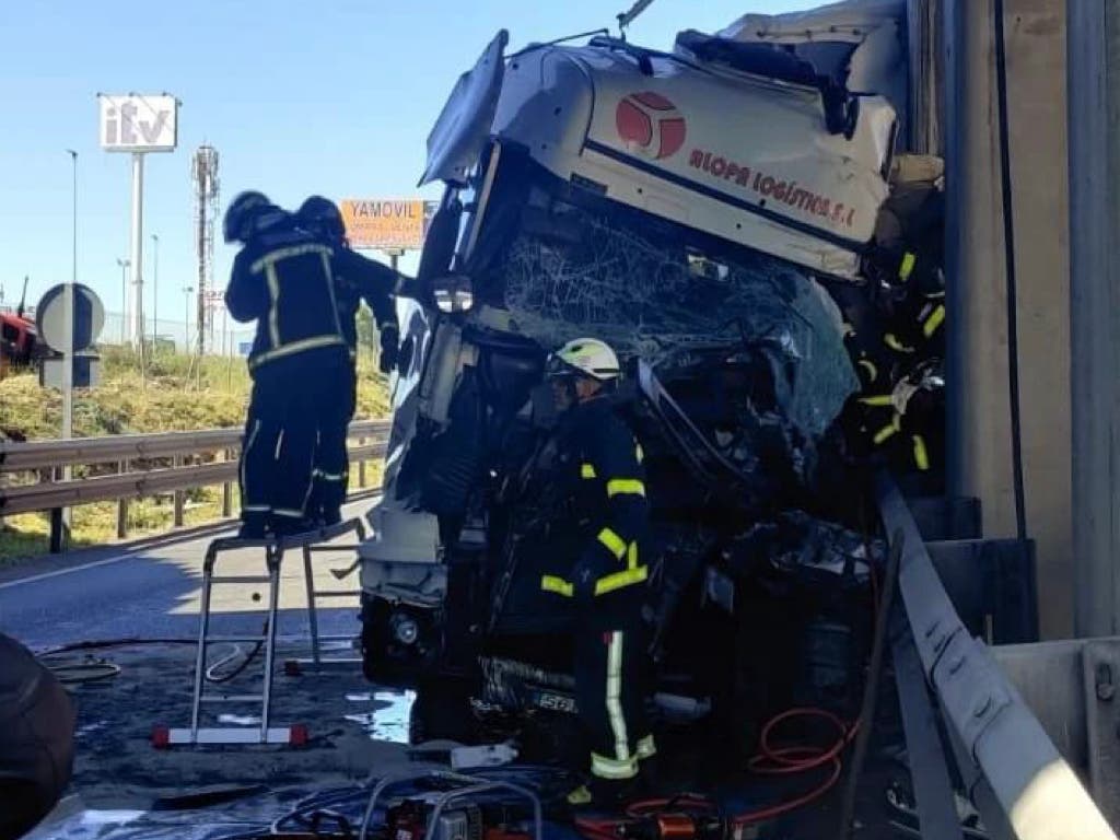 Continúa muy grave el camionero de 44 años que sufrió ayer un accidente en la A-2, en Alcalá