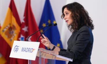 Ayuso pide a Sánchez «menos manifestaciones y más explicaciones»: «Solo le queda elegir por qué puerta largarse»