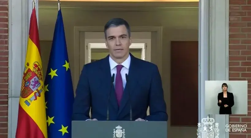Pedro Sánchez anuncia que ha decidido seguir al frente del Gobierno «con más fuerza si cabe»