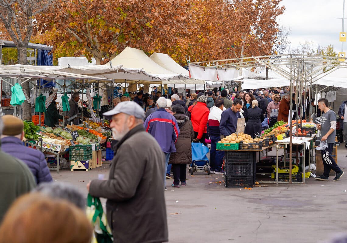 Torrejón mantiene el mercadillo de este miércoles y Alcalá lo suspende